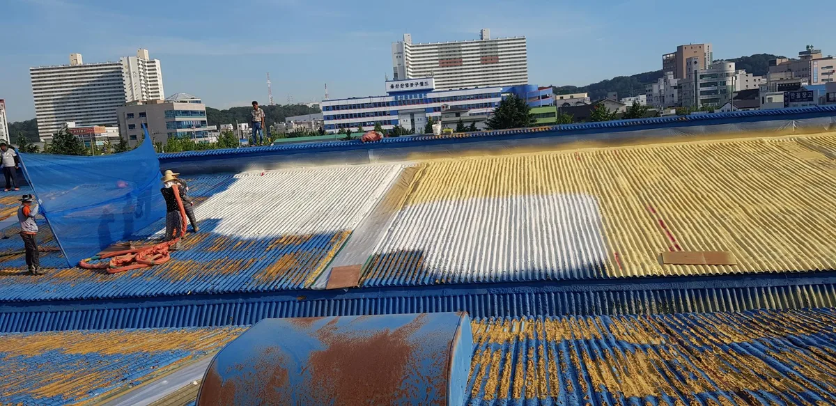 노후화된 지붕 보수공사