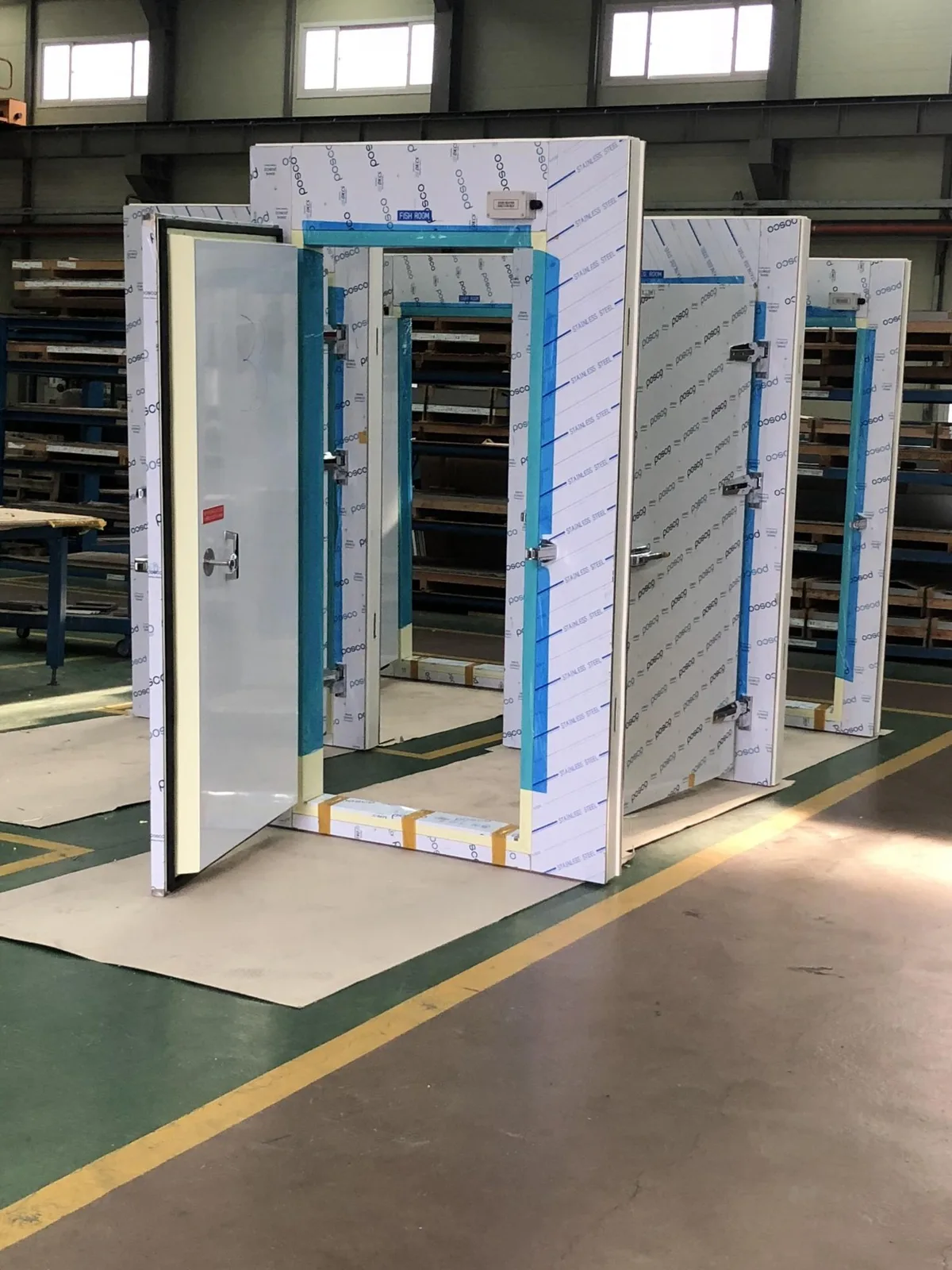 단속식 PUR/PIR 냉동·냉장 도어 조립