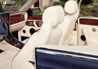 폴리우레탄 폼이 적용된 자동차 시트 인테리어 제조